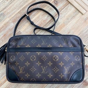 Louis Vuitton Compiegne 28 Crossbody/Shoulder Bag